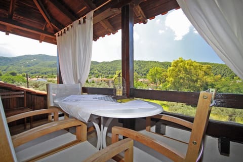 Balcony/Terrace, Mountain view