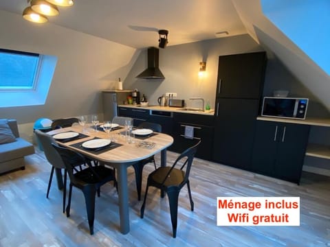 Kitchen or kitchenette, Dining area, minibar, pet friendly, stove