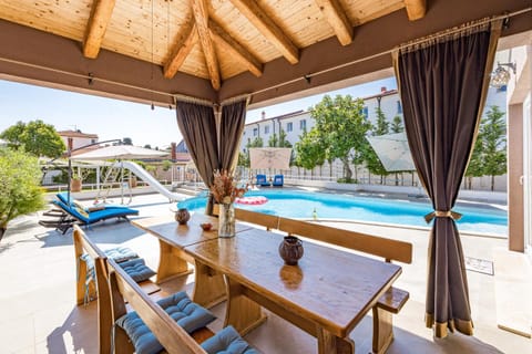 Five bedroom villa Emily with pool in Medulin Villa in Medulin
