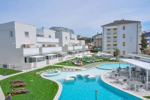 Property building, Day, Pool view, Swimming pool