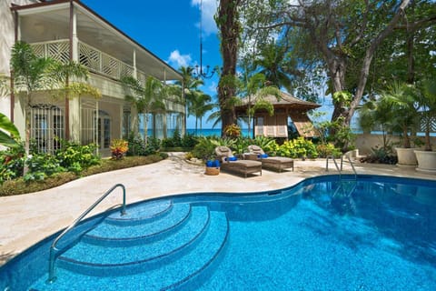 Hemingway House Blue Sky Luxury Villa in Saint James