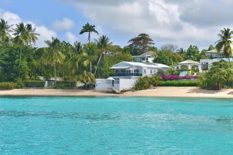 Westshore Beach House by Blue Sky Luxury Villa in Saint James