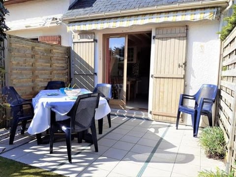 Charmante Maison avec Piscine, Tennis, Proche Mer - Idéal Famille - FR-1-392-140 Appartement in Batz-sur-Mer