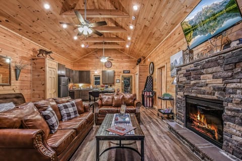 Creekside on the Bluff cabin Cabin in Pigeon Forge