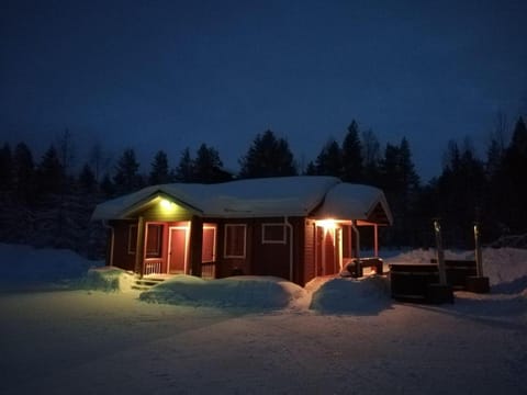 Old Pine Husky Lodge Resort in Lapland
