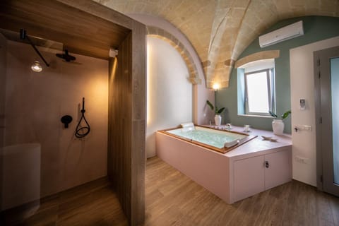 Bathroom, Spa and wellness centre/facilities