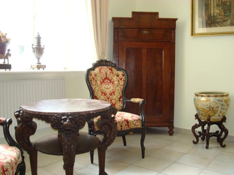 Other, Photo of the whole room, Seating area