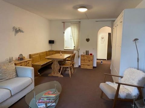 TV and multimedia, Living room, Dining area