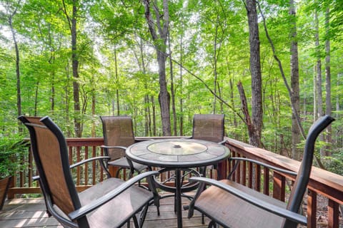 Deep Gap Cabin with Private Deck and Community Perks! House in Watauga