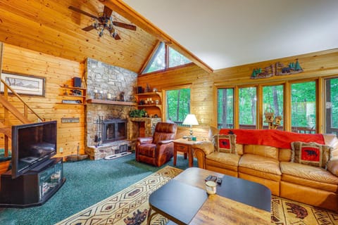 Deep Gap Cabin with Private Deck and Community Perks! House in Watauga