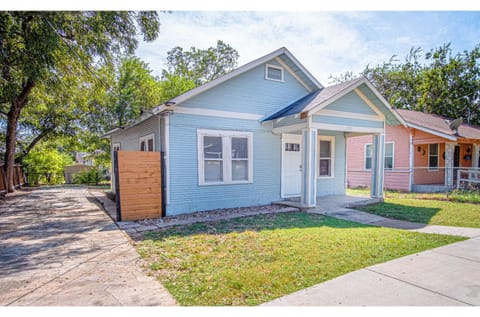 Property building, Facade/entrance, Parking