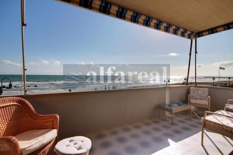 View (from property/room), Balcony/Terrace, Seating area, Beach, Sea view