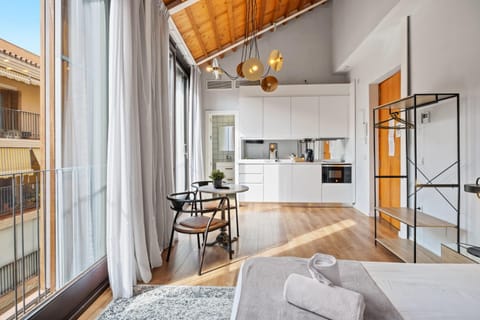 Seating area, Area and facilities