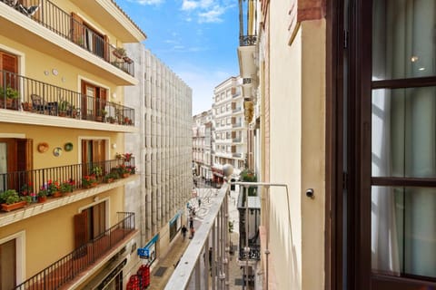 Neighbourhood, Balcony/Terrace, City view, Street view