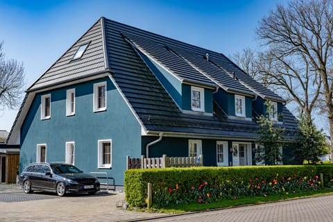 Property building, Day, Street view, Parking