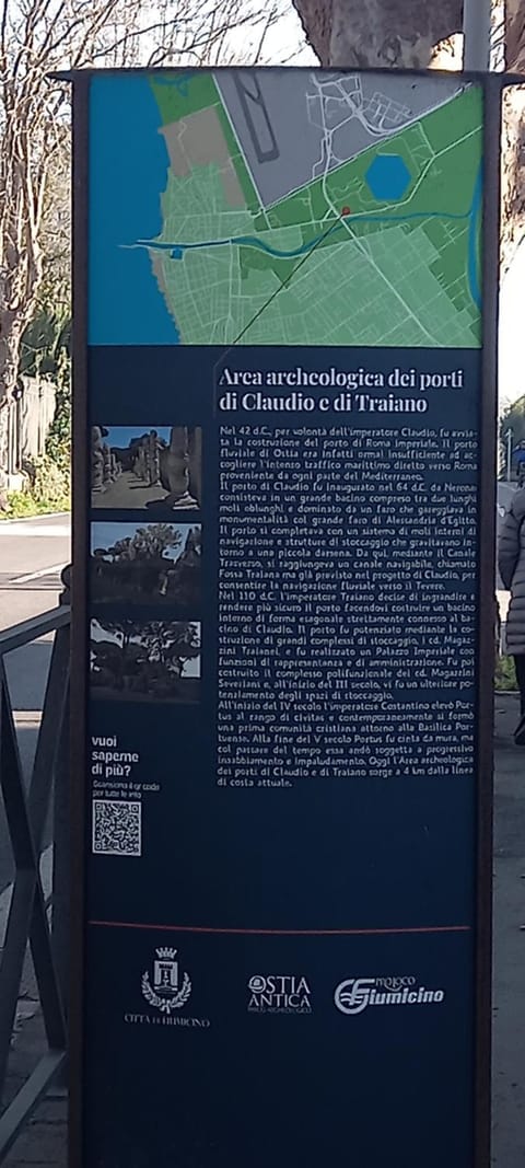 A Santy's Rooms-BAGNOCONDIVISO SHAREDBOTH ROOM2piano-no lift-3chilom a piedi xAEROPORTO-A PAGAMENTO AIR CONDIZextra bed EXTRABED FOR A FEE-3 MINUTI BUS XFIERADIROMA-10 MINUTES STOP BUS TO ROME IN50 MINUTES TRAFFICPERMITTING ARE YOU TO ROME Bed and Breakfast in Fiumicino