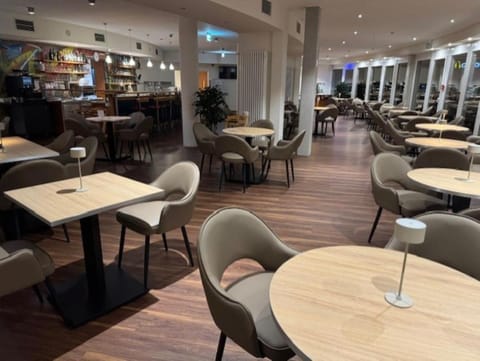 Lounge or bar, Dining area, Breakfast