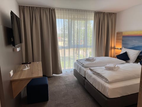 TV and multimedia, Photo of the whole room, Bedroom