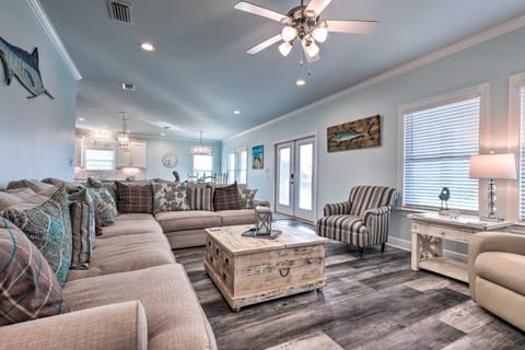 Luxe Spacious Stilted Home with Kayaks Walk to Beach Maison in Dauphin Island