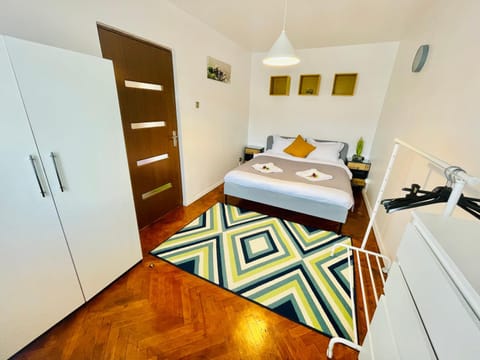 Modern place to Stay-self check-in nonstop 24h-wifi Apartment in Timiș County