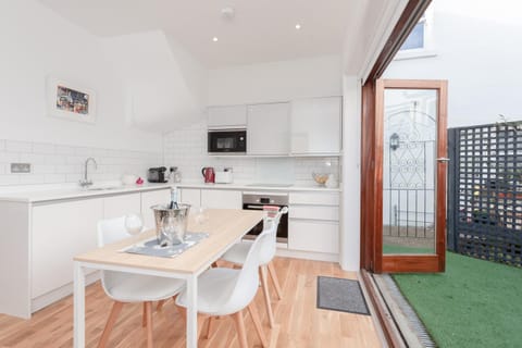 Castle Street - central Brighton townhouse, up to 8 guests Haus in Hove
