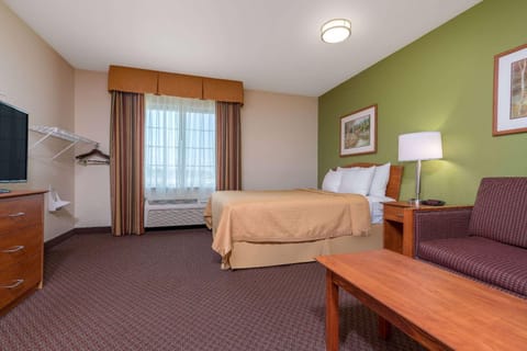 Days Inn & Suites by Wyndham Rochester South Hotel in Rochester