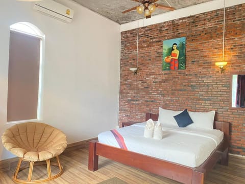 The Coconut House Hotel Hostel in Krong Battambang