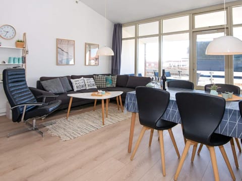 6 person holiday home on a holiday park in Ringk bing Apartamento in Søndervig
