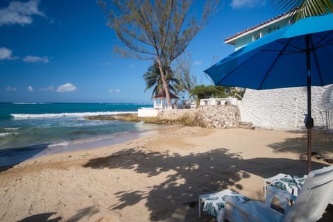 Edgewater Beach Villa - Beach Front, Close to All Attractions Hotel in St. Ann Parish