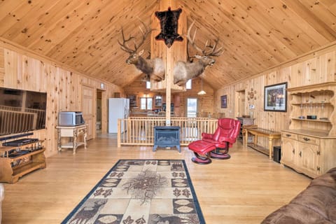 Family-Friendly Troy Getaway with Furnished Deck! Casa in Penobscot