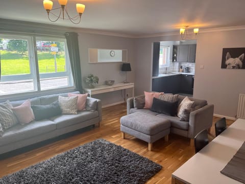 Flat Two, 212 Eaglesham Road, East Kilbride, Glasgow Condominio in East Kilbride