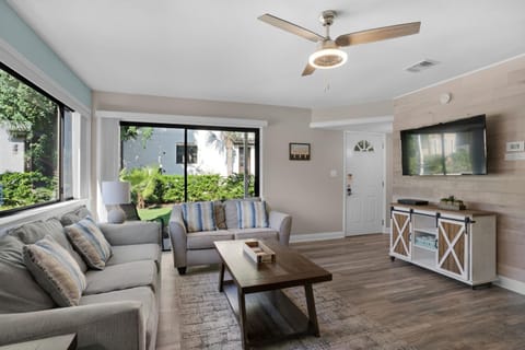 Miramar Beach retreat - steps from the beach Apartment in Miramar Beach