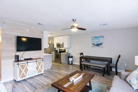 Miramar Beach retreat - steps from the beach Apartment in Miramar Beach