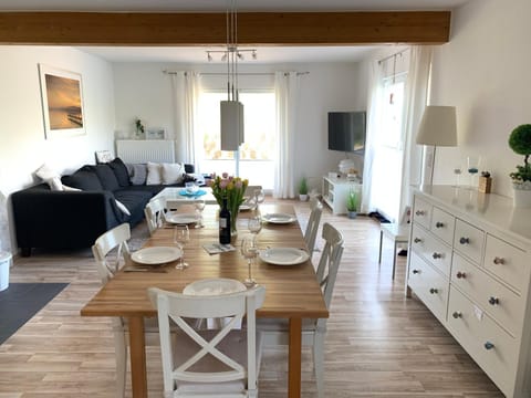 Living room, Seating area, Dining area