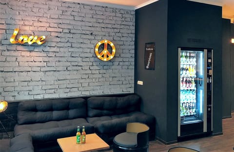 Lounge or bar, Seating area, Drinks