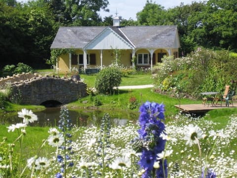 Facade/entrance, Garden, Area and facilities