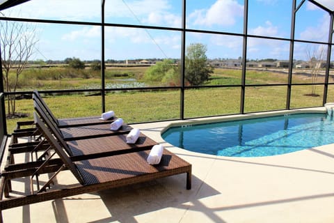 Patio, View (from property/room), Swimming pool, sunbed