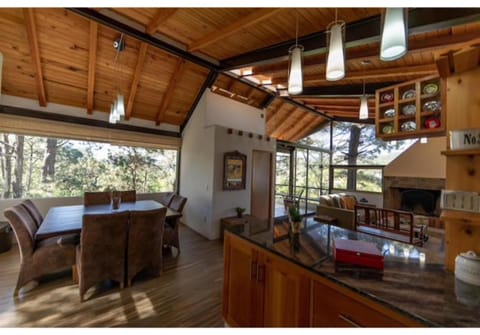 Luxurious & Modern Cabin in the Woods with Jacuzzi - Valle 1 Condo in Valle de Bravo