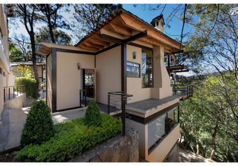 Luxurious & Modern Cabin in the Woods with Jacuzzi - Valle 1 Apartment in Valle de Bravo