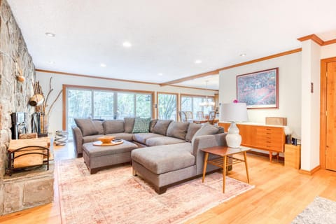 Retreat on the Salmon River House in Welches