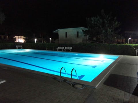 Garden, Area and facilities, Swimming pool