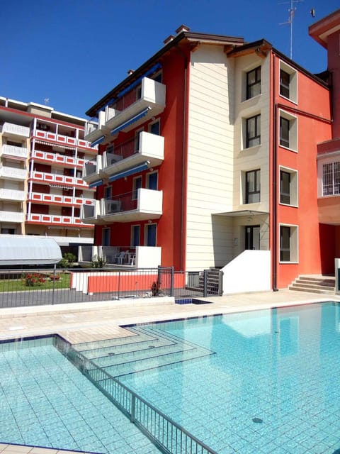 Property building, Summer, Swimming pool