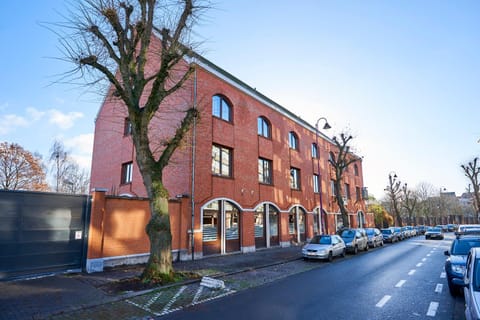 Facade/entrance, Street view