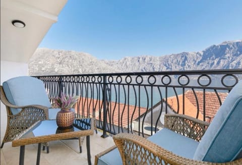 View (from property/room), Balcony/Terrace, Mountain view, Sea view