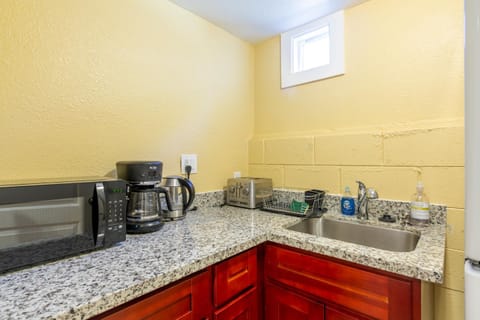 Coffee/tea facilities, Kitchen or kitchenette