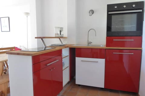 Kitchen or kitchenette, dishwasher, oven, stove