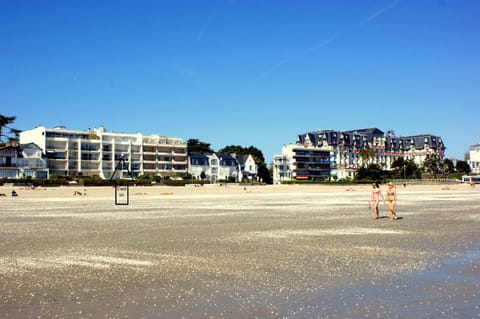 Property building, Nearby landmark, Neighbourhood, Beach