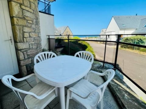 Quiberon - Appartement 3 pièces, 41m², 2 chambres, terrasse, parking, animaux admis - FR-1-478-95 House in Quiberon