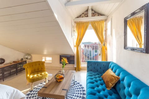 TV and multimedia, Living room, Seating area, Sea view