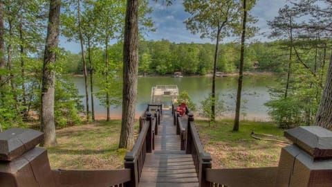 Pure Pleasure on the Lake House in Union County